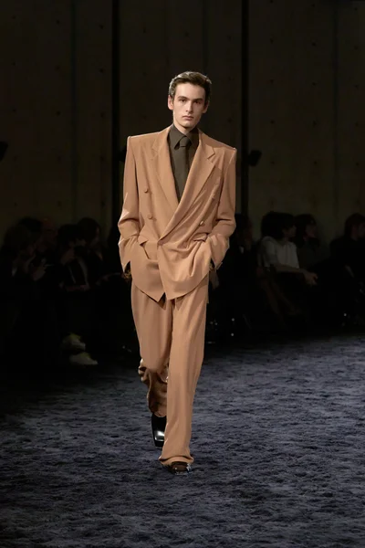 Look 34